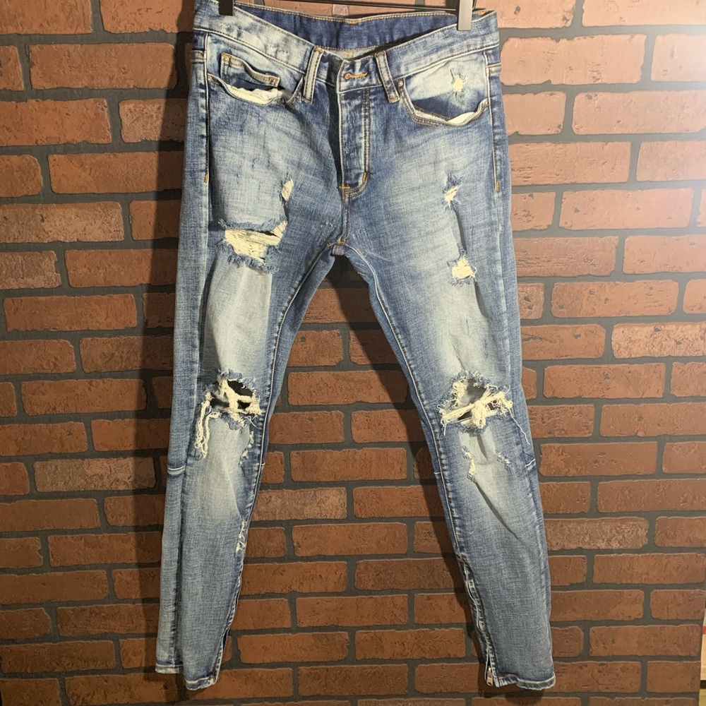 Mens MNML distressed skinny jeans size 32. Zippered leg openings